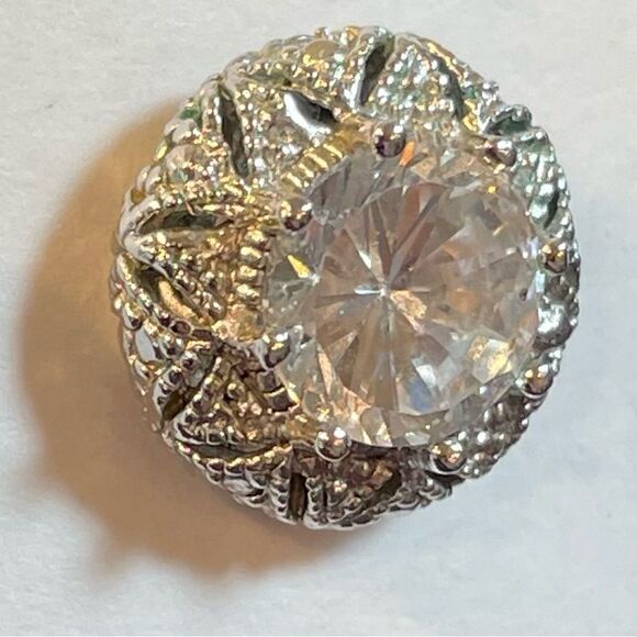 Radiant Crystal Rivoli stud earrings in silver - Picture 3 of 7